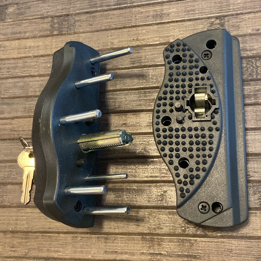 Regal Keyed Trigger Gun Lock For Rifles And Shotguns - Picture 5 of 7